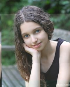 Shira Minsk (Young Cosette).